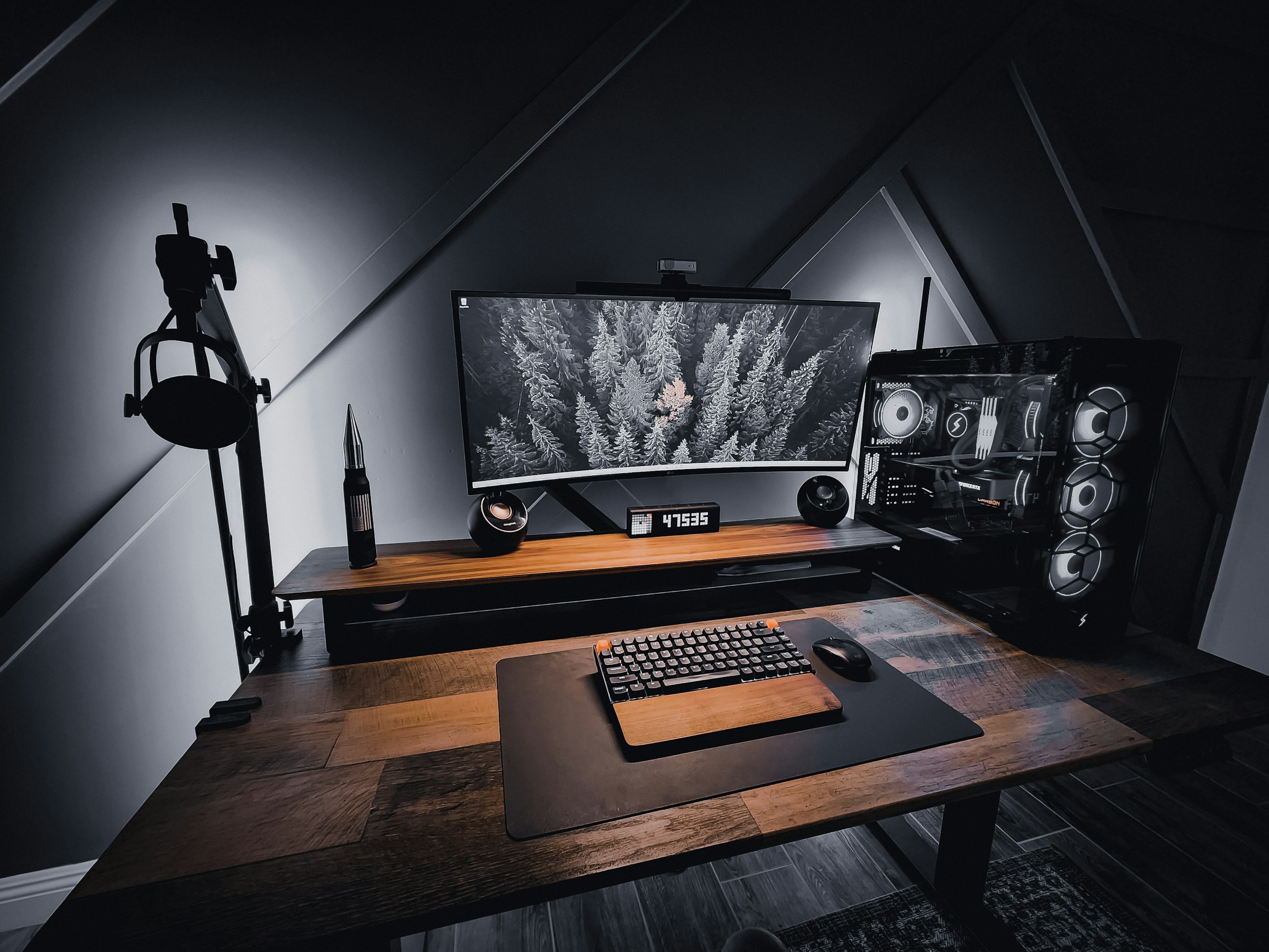 PC battlestation with controller